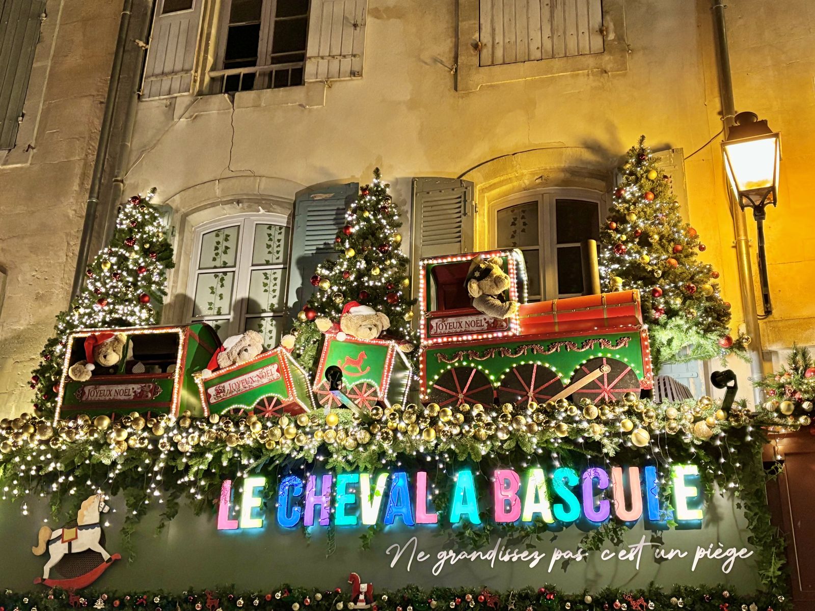 Noël à Saint-Rémy-de-Provence avec les décors enchantés d’Émile Holdrinet